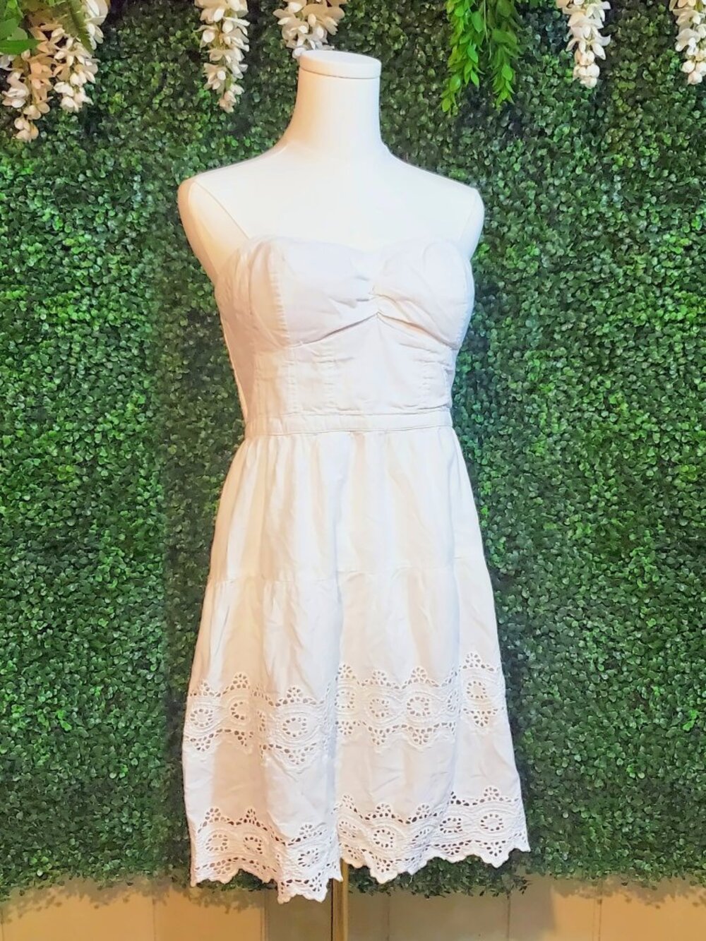 American Eagle White Eyelet Strapless Sundress Smocked Back Tiered Cotton Sz 10